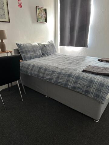 Luton Home Near Airport Private & Shared Bathroom Option Exterior foto